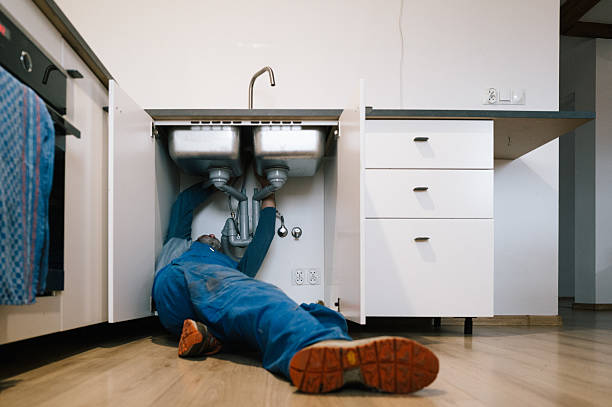 Professional Emergency Plumber technician working in Sandy Springs, SC